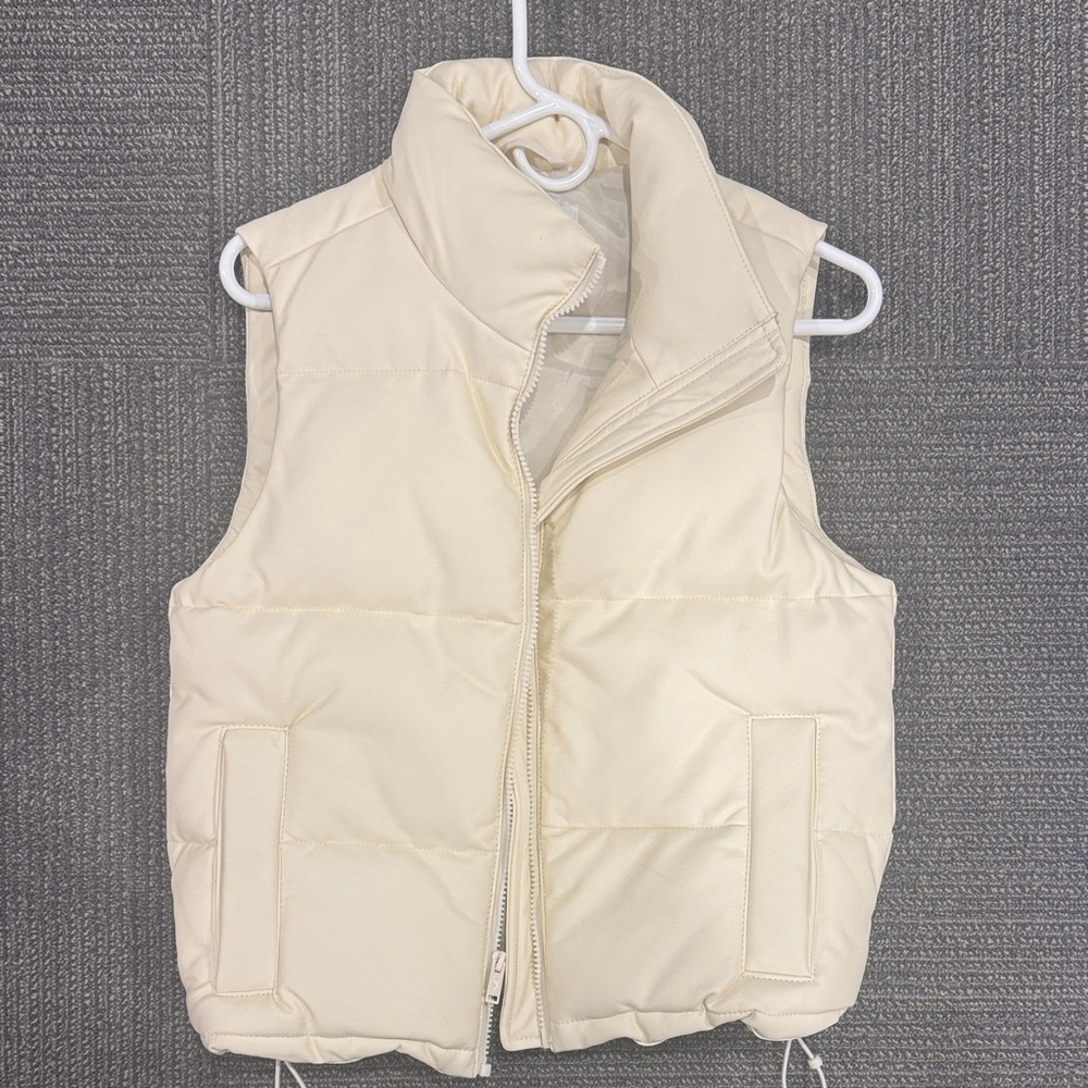 Hollister Off-White Puffer Vest